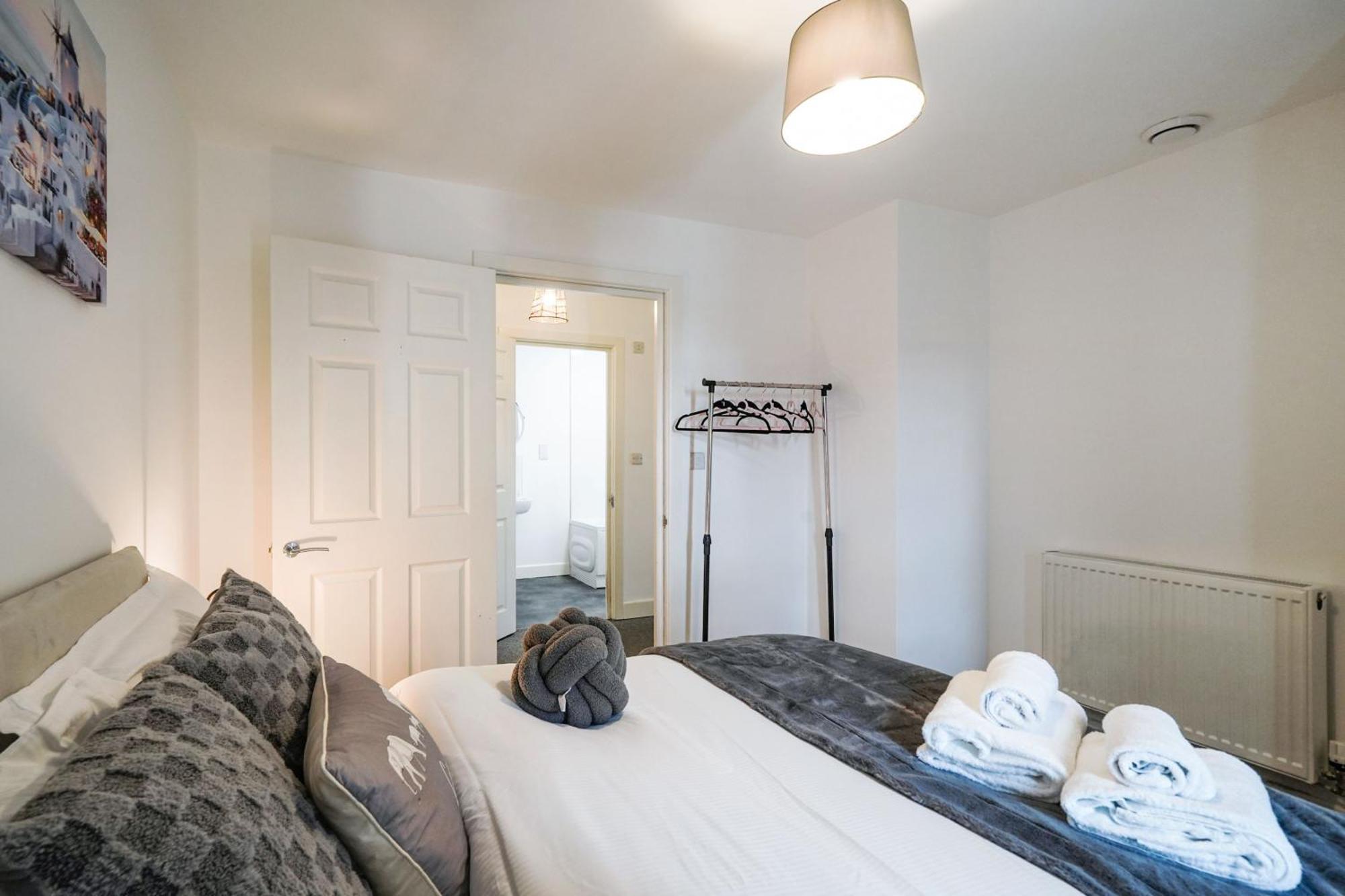 One And Two Bed Apartments Slough Near Heathrow Colnbrook Luaran gambar