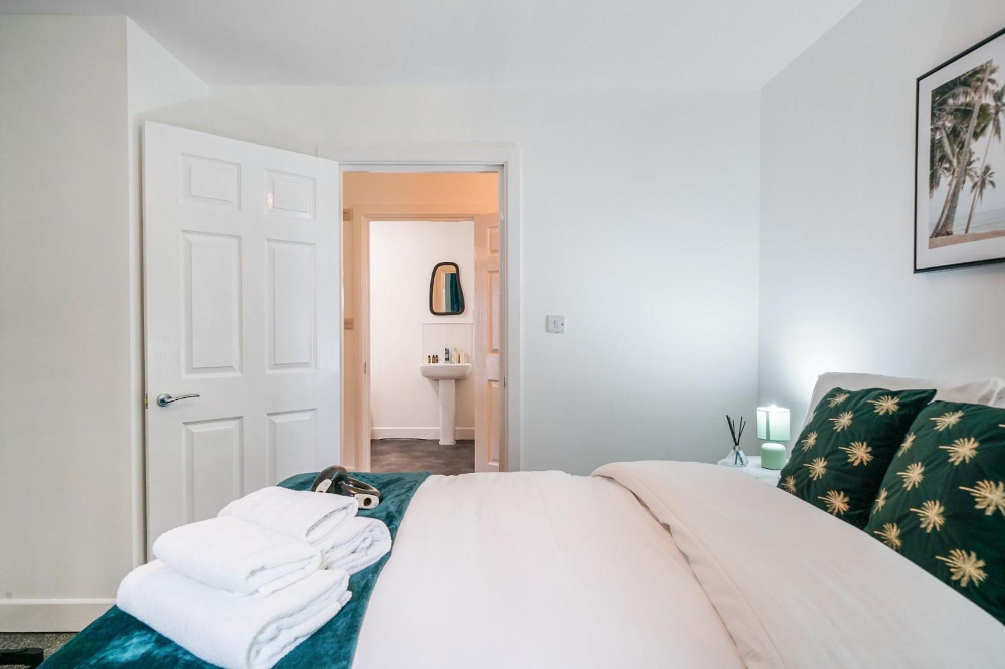 One And Two Bed Apartments Slough Near Heathrow Colnbrook Luaran gambar
