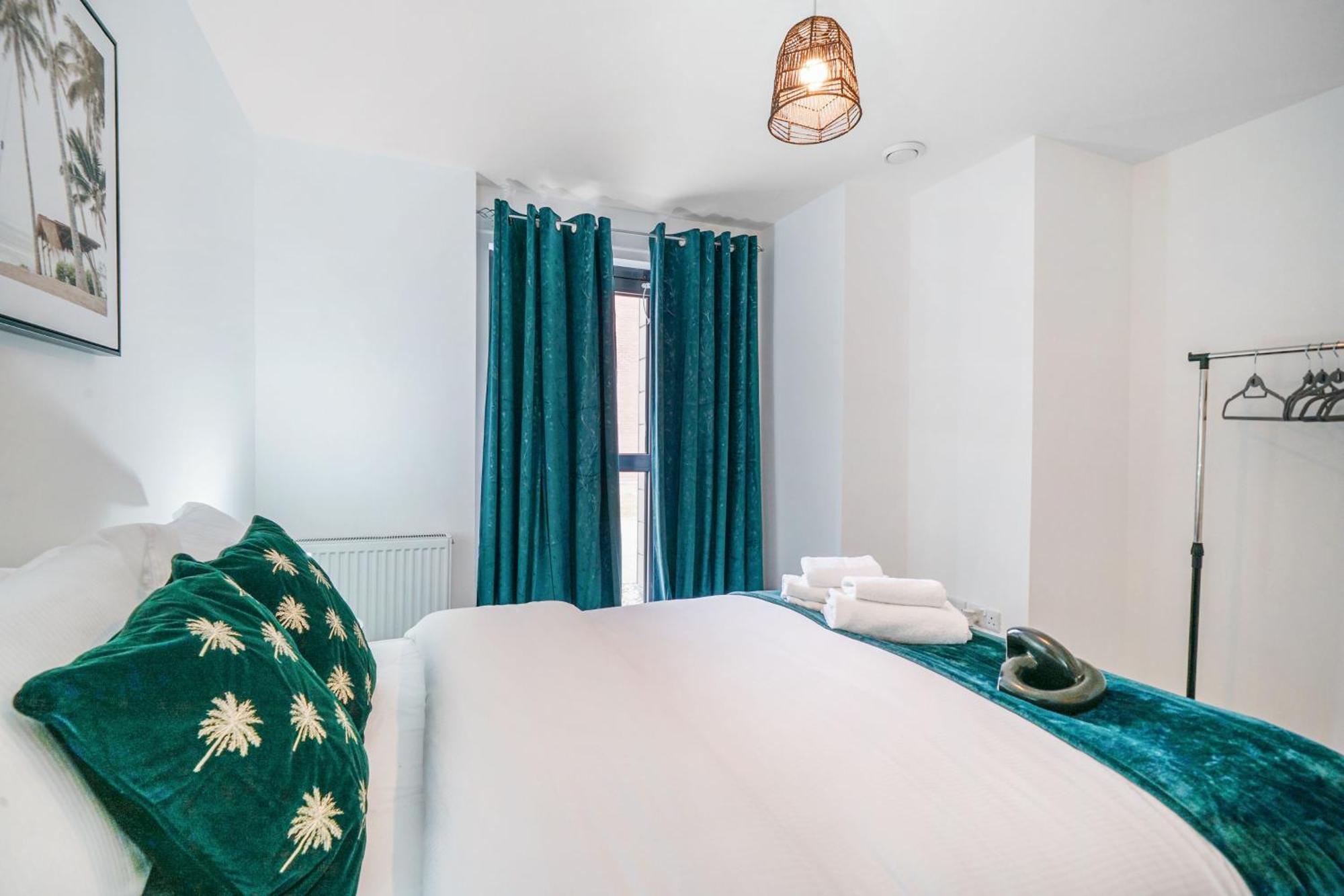One And Two Bed Apartments Slough Near Heathrow Colnbrook Luaran gambar